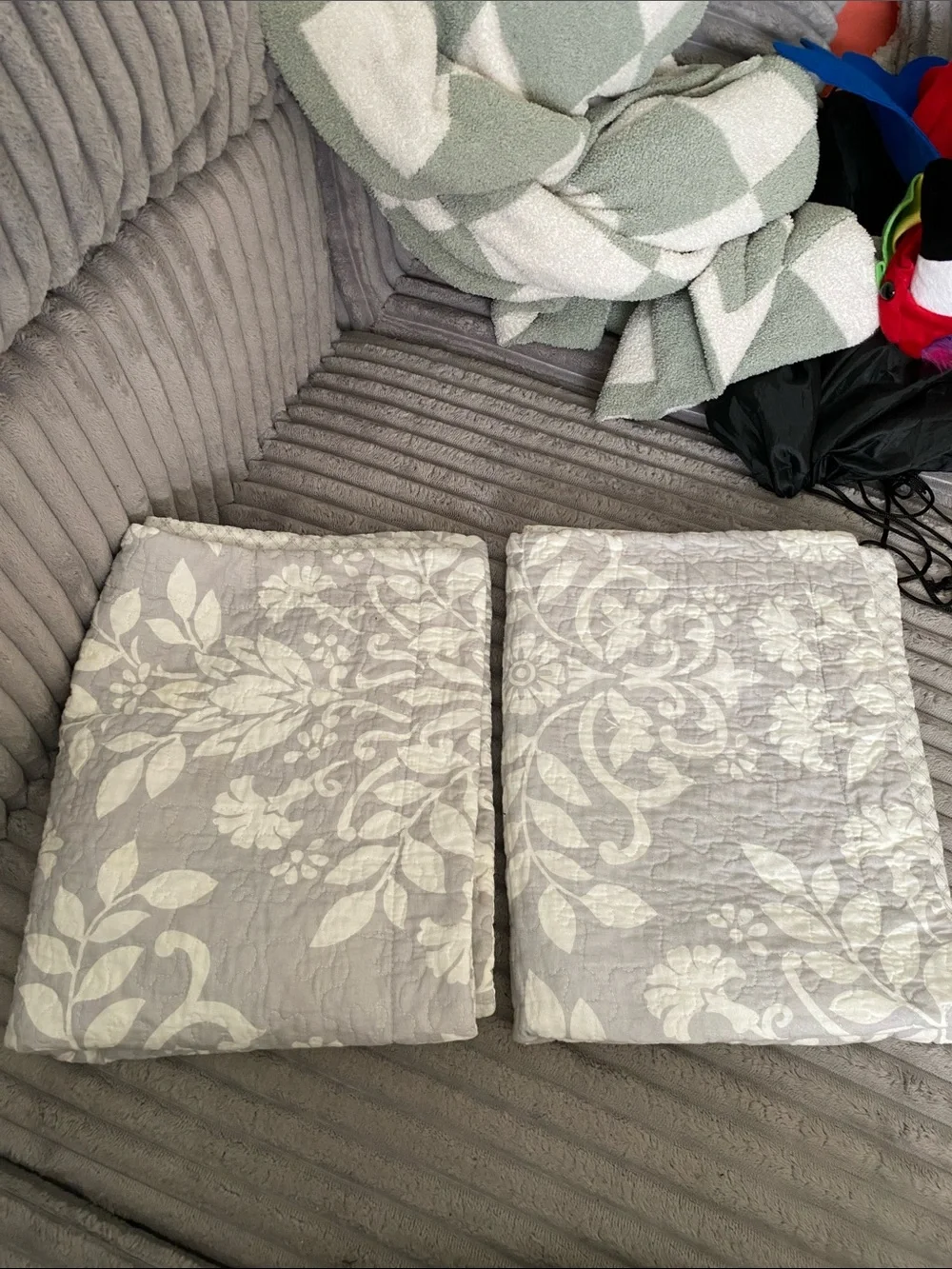 LAURA ASHLEY VENETIA QUILT COVERLET TWO SHAMS GRAY AND WHITE